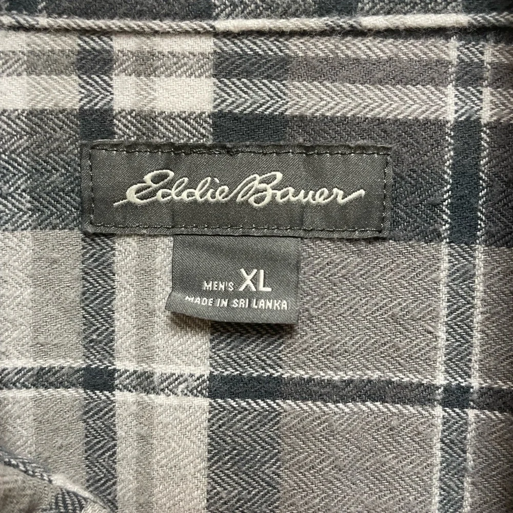 Eddie Bauer Men’s XL Black & Gray Plaid Flannel Shirt Outdoorsy Camping Fishing - Picture 7 of 8
